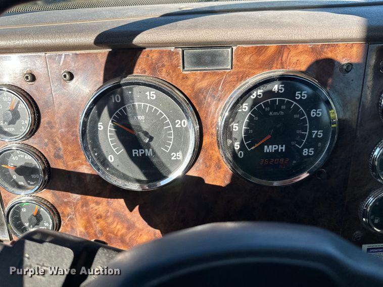 image for item DW4353 2005 International 5500i ready mix truck