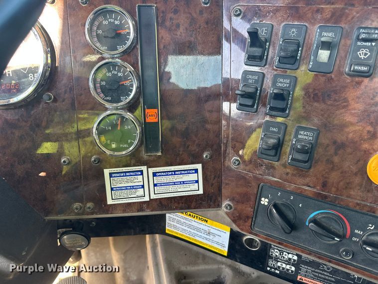 image for item DW4353 2005 International 5500i ready mix truck