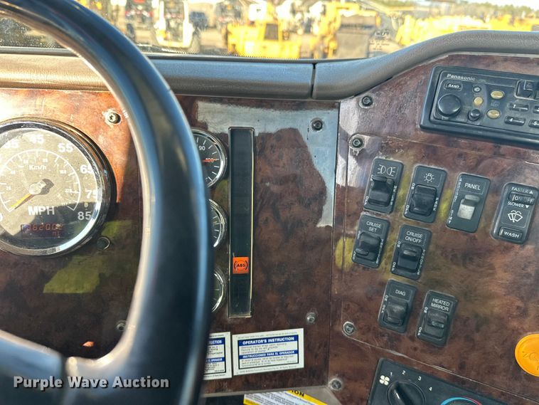 image for item DW4353 2005 International 5500i ready mix truck