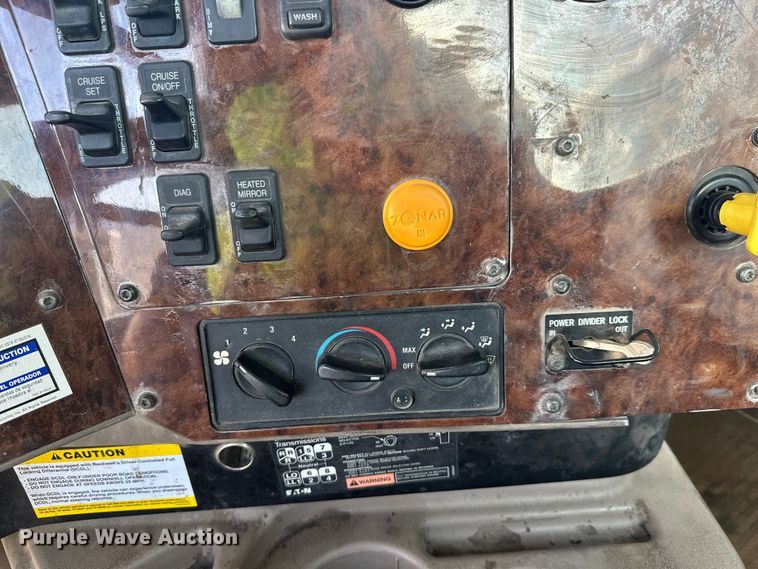 image for item DW4353 2005 International 5500i ready mix truck