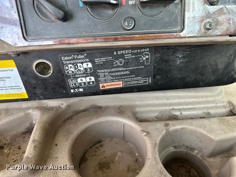 image for item DW4353 2005 International 5500i ready mix truck