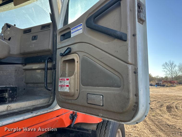 image for item DW4353 2005 International 5500i ready mix truck