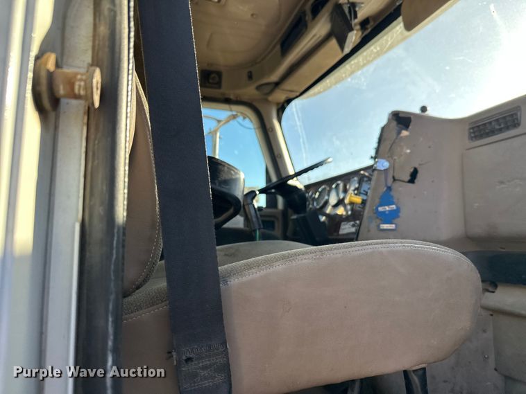 image for item DW4353 2005 International 5500i ready mix truck