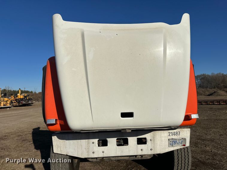 image for item DW4353 2005 International 5500i ready mix truck