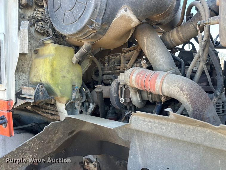 image for item DW4353 2005 International 5500i ready mix truck