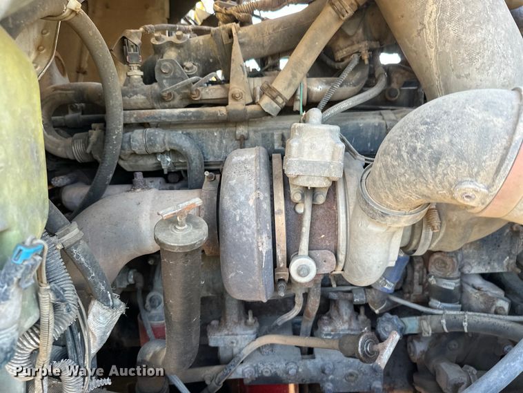 image for item DW4353 2005 International 5500i ready mix truck