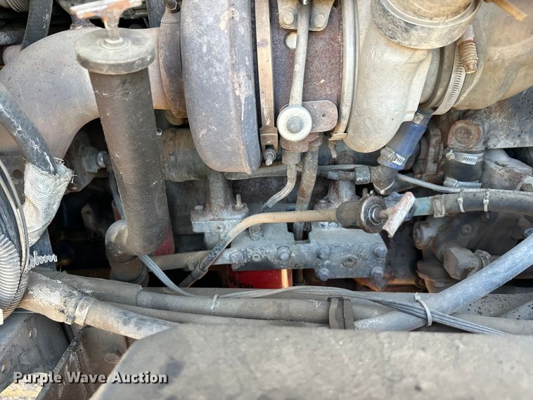 image for item DW4353 2005 International 5500i ready mix truck