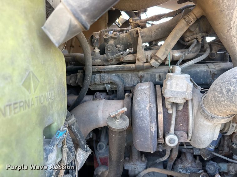 image for item DW4353 2005 International 5500i ready mix truck