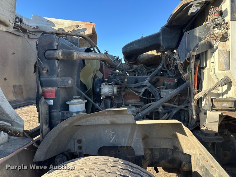 image for item DW4353 2005 International 5500i ready mix truck