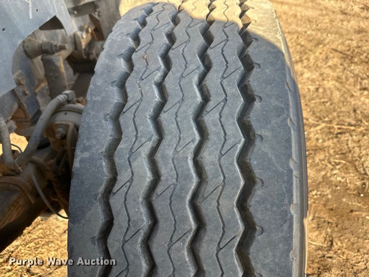 image for item DW4353 2005 International 5500i ready mix truck