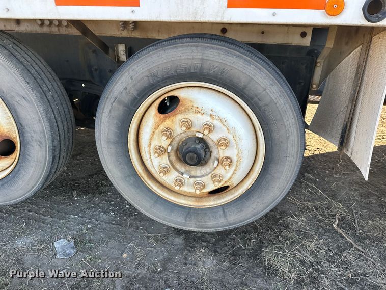 image for item DW4353 2005 International 5500i ready mix truck