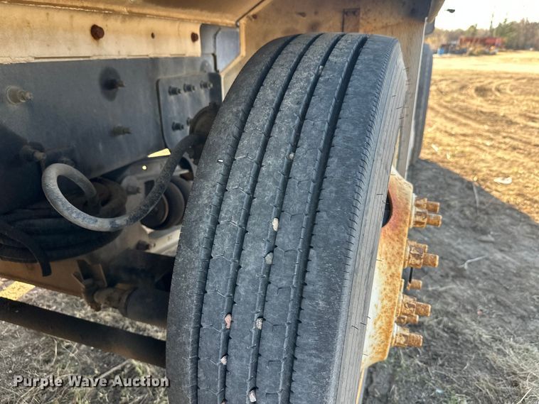 image for item DW4353 2005 International 5500i ready mix truck