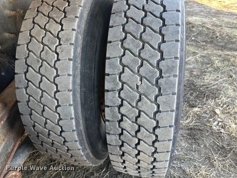 image for item DW4353 2005 International 5500i ready mix truck