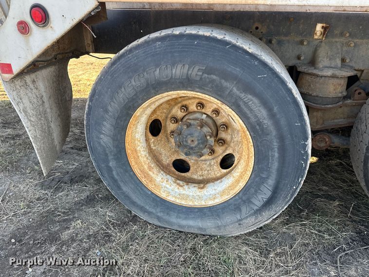 image for item DW4353 2005 International 5500i ready mix truck