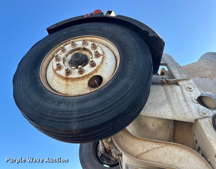 image for item DW4353 2005 International 5500i ready mix truck