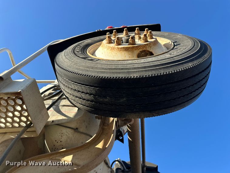 image for item DW4353 2005 International 5500i ready mix truck