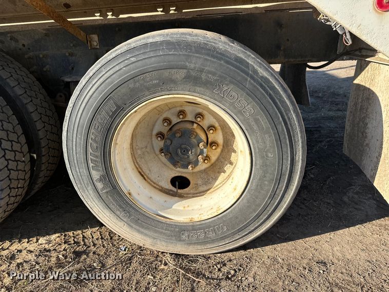 image for item DW4353 2005 International 5500i ready mix truck