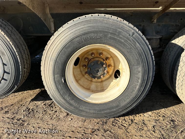 image for item DW4353 2005 International 5500i ready mix truck