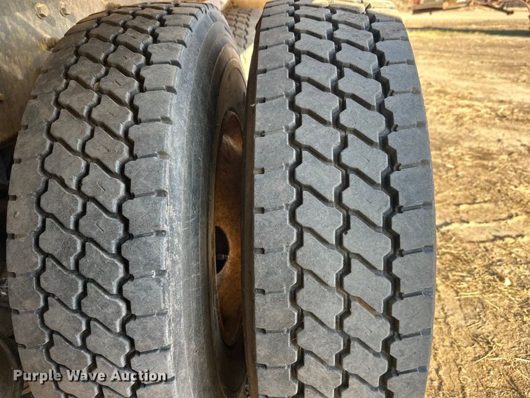 image for item DW4353 2005 International 5500i ready mix truck