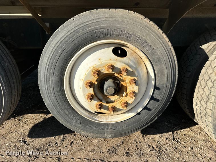 image for item DW4353 2005 International 5500i ready mix truck