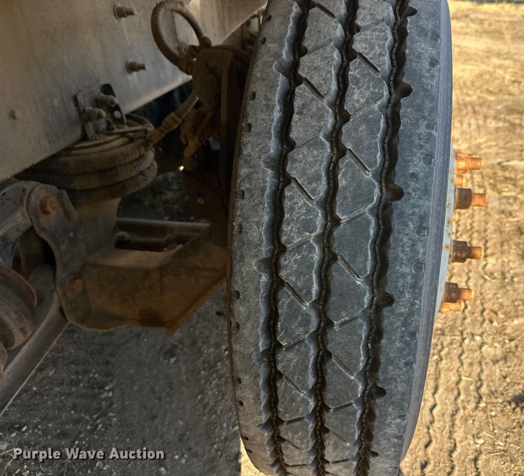 image for item DW4353 2005 International 5500i ready mix truck