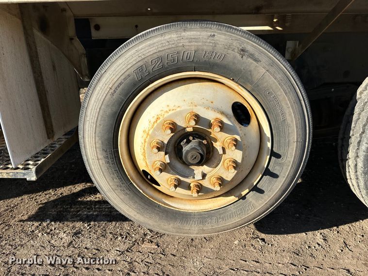 image for item DW4353 2005 International 5500i ready mix truck