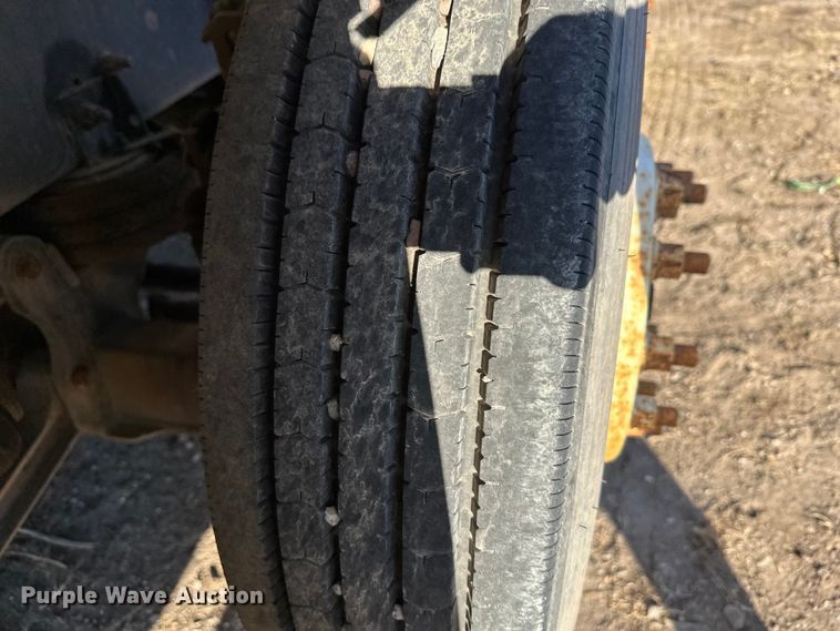 image for item DW4353 2005 International 5500i ready mix truck