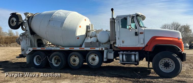 image for item DW4355 2006 International 5500i ready mix truck