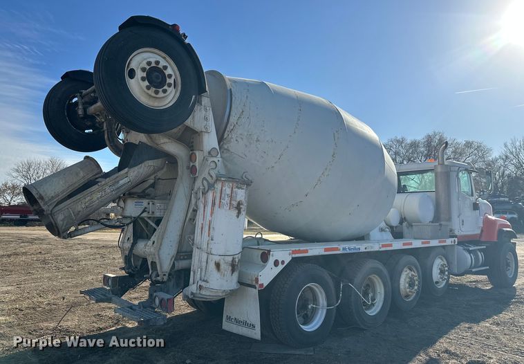 image for item DW4355 2006 International 5500i ready mix truck