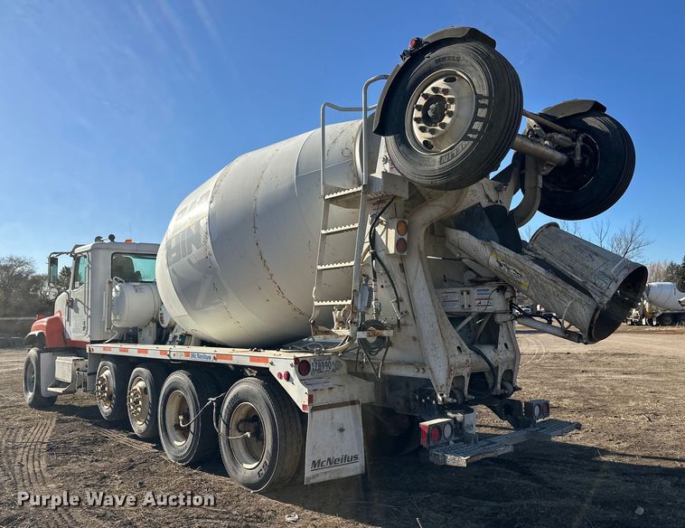 image for item DW4355 2006 International 5500i ready mix truck