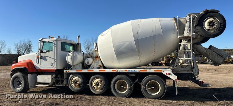 image for item DW4355 2006 International 5500i ready mix truck