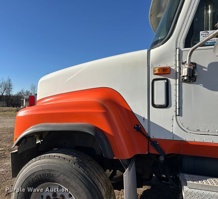 image for item DW4355 2006 International 5500i ready mix truck