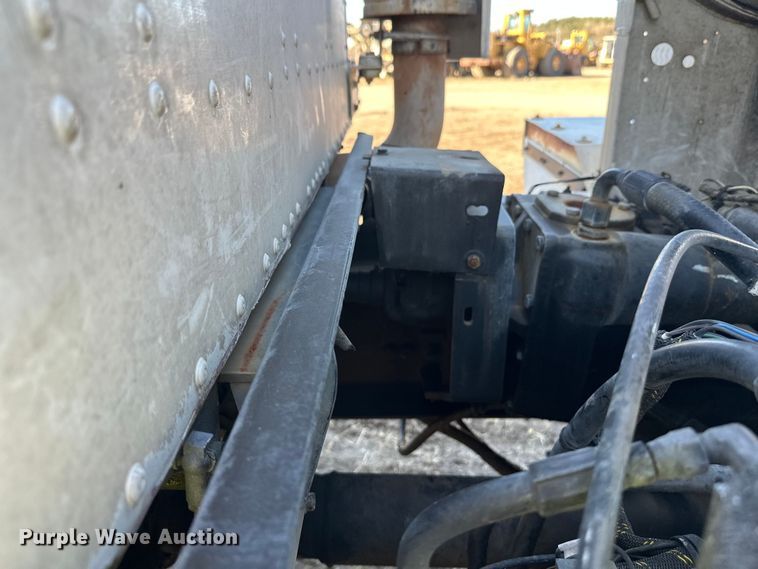 image for item DW4355 2006 International 5500i ready mix truck