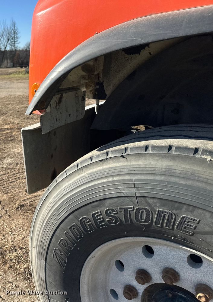 image for item DW4355 2006 International 5500i ready mix truck