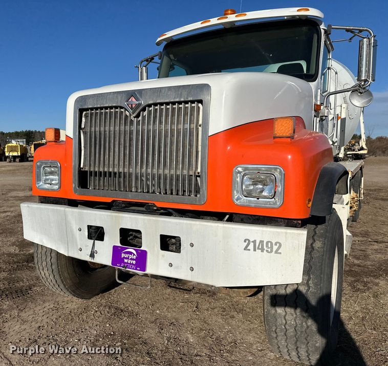 image for item DW4355 2006 International 5500i ready mix truck