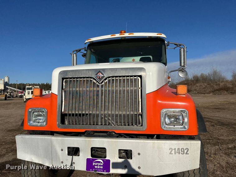 image for item DW4355 2006 International 5500i ready mix truck