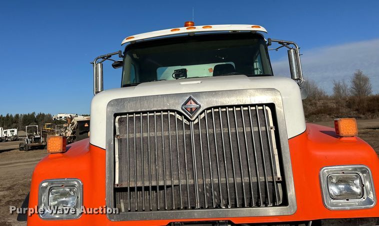 image for item DW4355 2006 International 5500i ready mix truck
