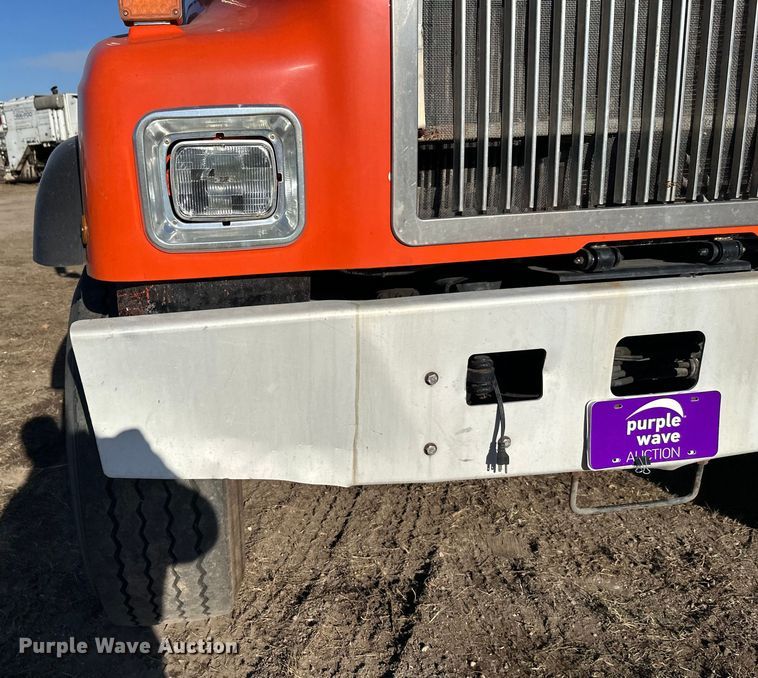 image for item DW4355 2006 International 5500i ready mix truck