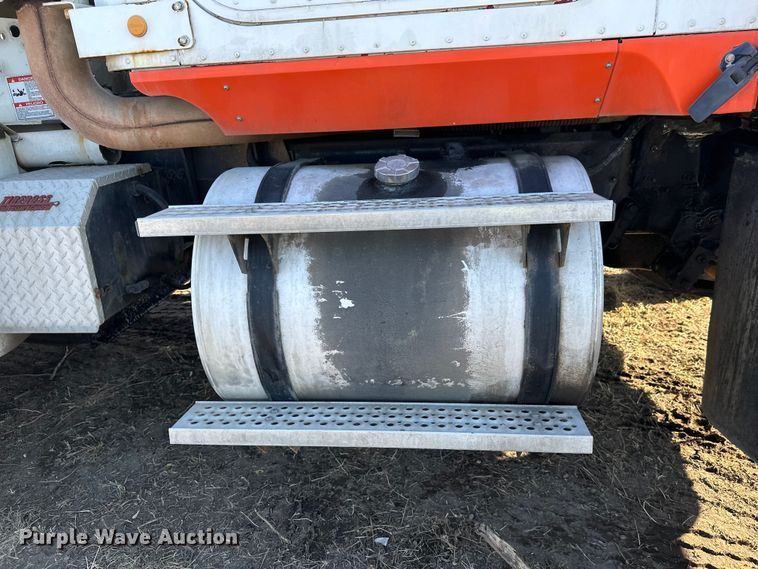 image for item DW4355 2006 International 5500i ready mix truck