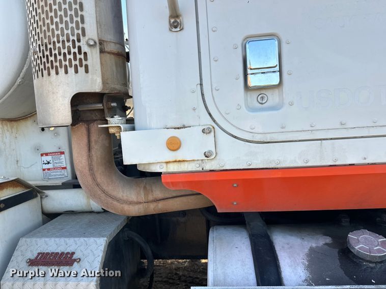 image for item DW4355 2006 International 5500i ready mix truck