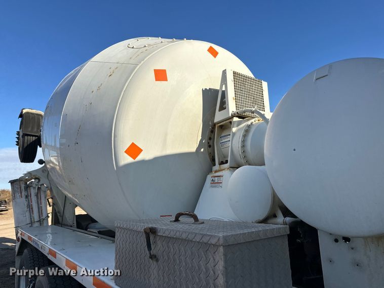 image for item DW4355 2006 International 5500i ready mix truck