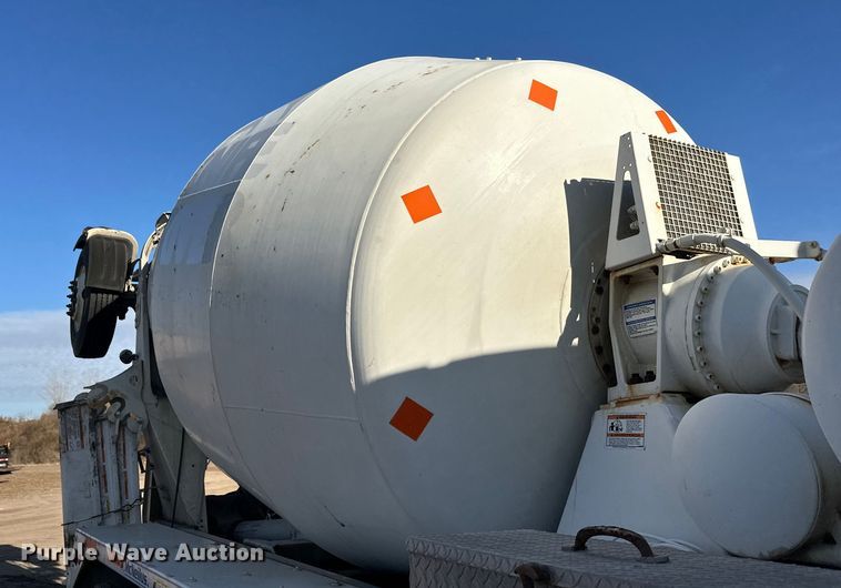 image for item DW4355 2006 International 5500i ready mix truck