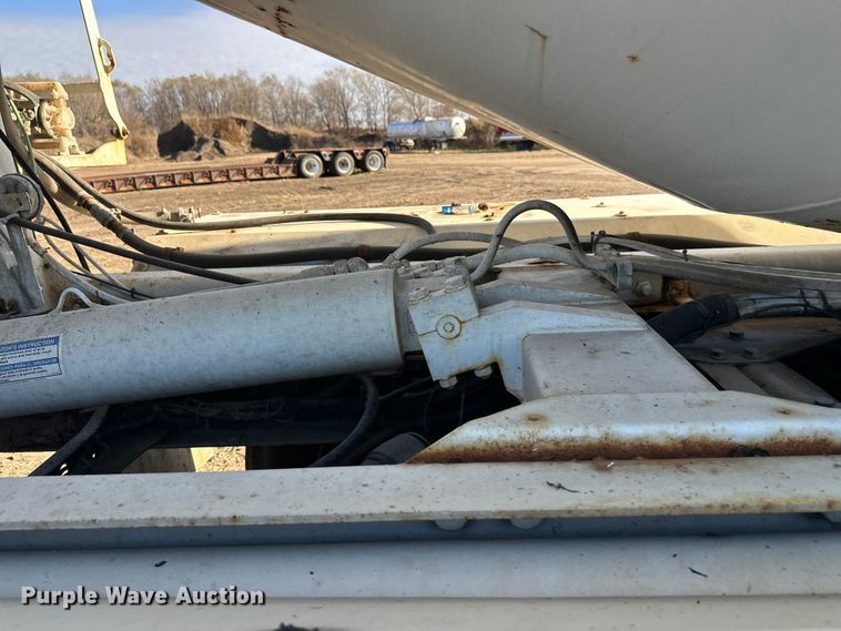 image for item DW4355 2006 International 5500i ready mix truck