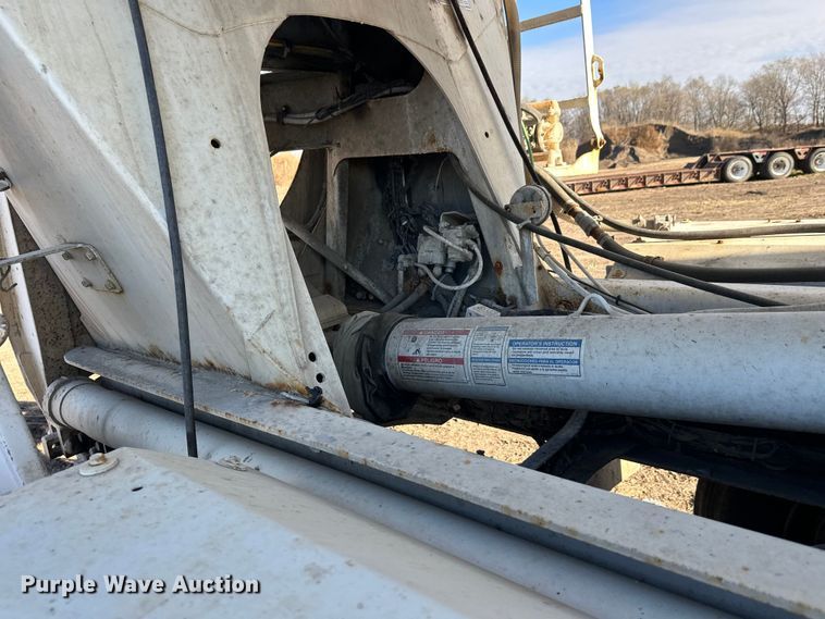 image for item DW4355 2006 International 5500i ready mix truck