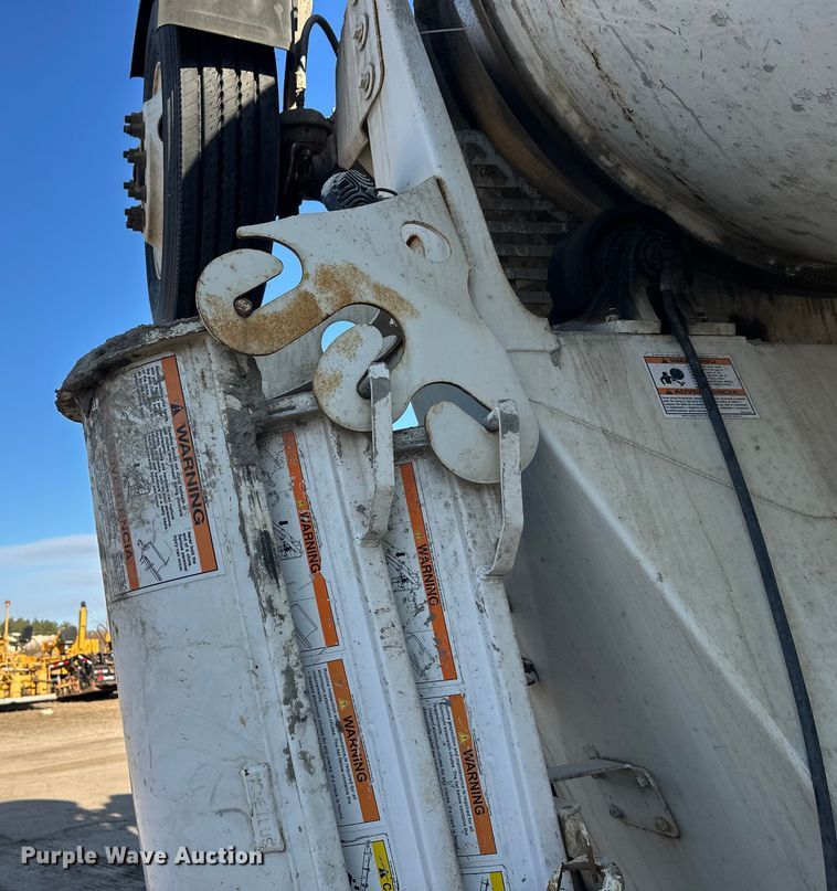 image for item DW4355 2006 International 5500i ready mix truck