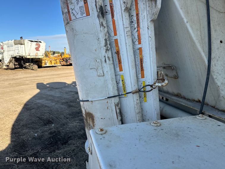 image for item DW4355 2006 International 5500i ready mix truck