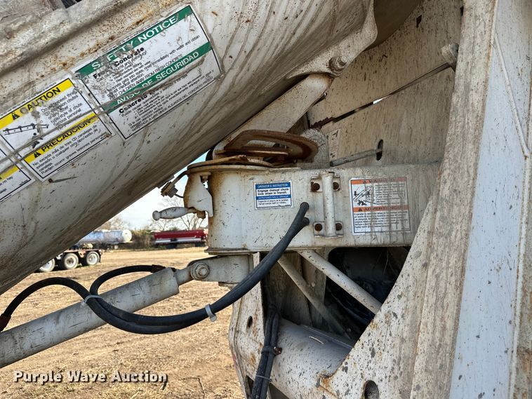 image for item DW4355 2006 International 5500i ready mix truck