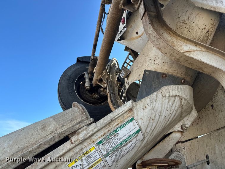 image for item DW4355 2006 International 5500i ready mix truck