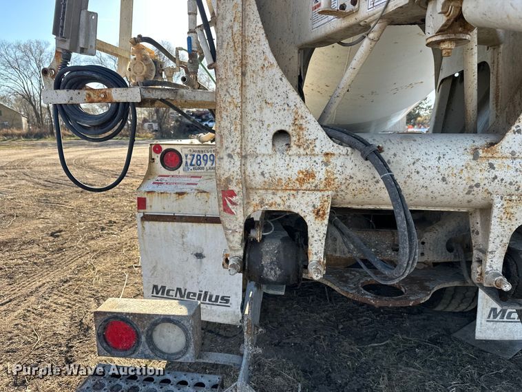 image for item DW4355 2006 International 5500i ready mix truck