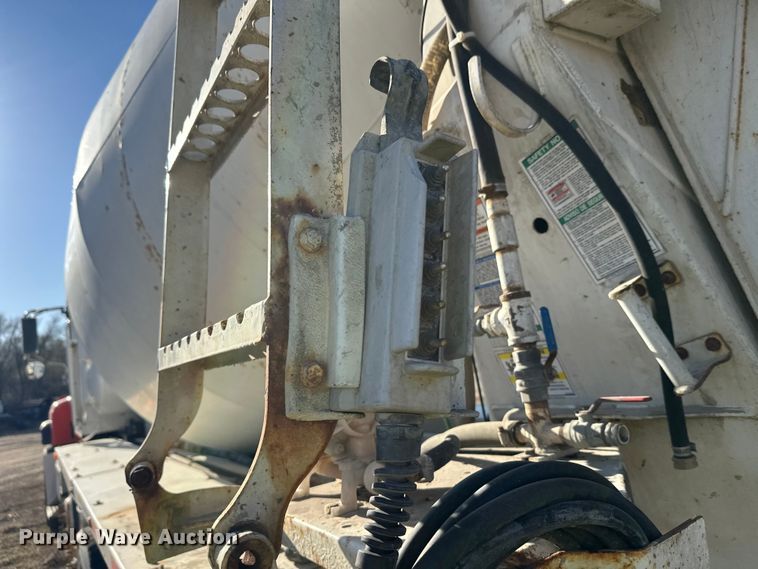 image for item DW4355 2006 International 5500i ready mix truck